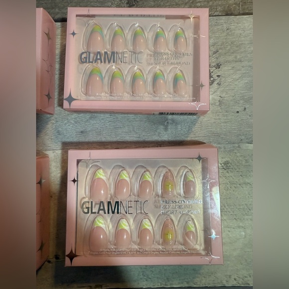 4 sets of Glamnetic Almond Press On Nails - Destination Set - Picture 7 of 7